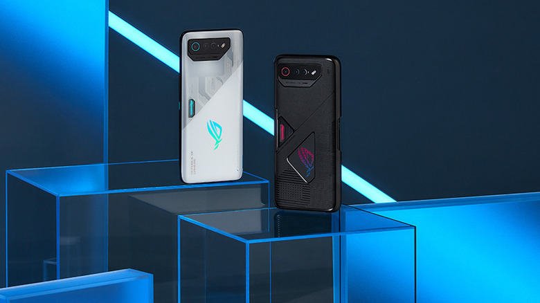 The ROG Phone 7 lineup.