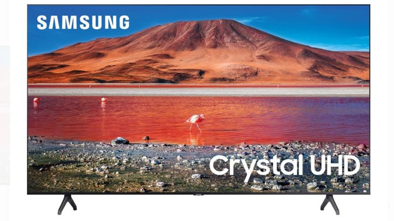 A Samsung TU-7000 showing a desert landscape