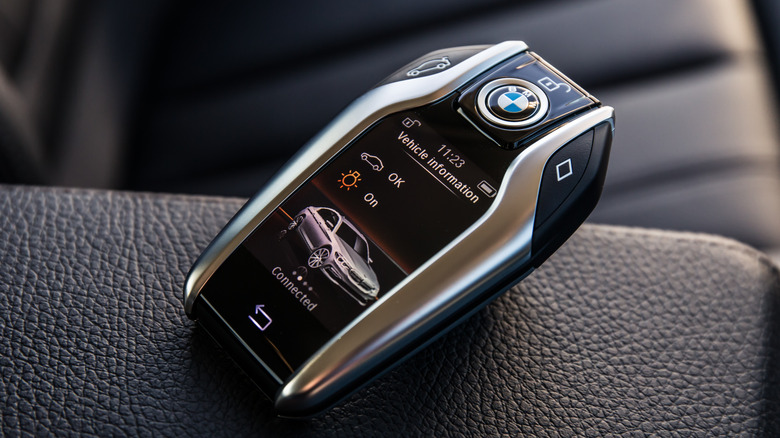 The BMW Display Key showing an illustration of a G30 5 Series
