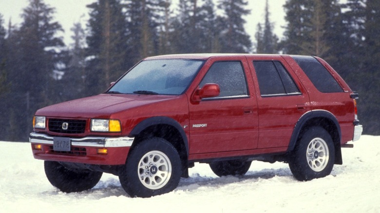 1995 Honda Passport on snow