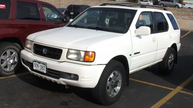 Pre-facelift 2nd Generation Honda Passport in parking lot