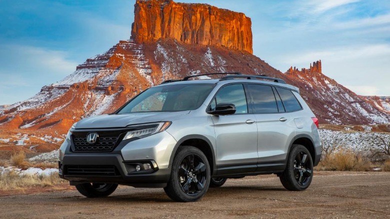 2020 Honda Passport near mountain