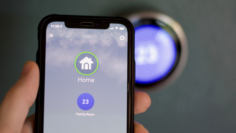 Smartphone controller smart thermostat