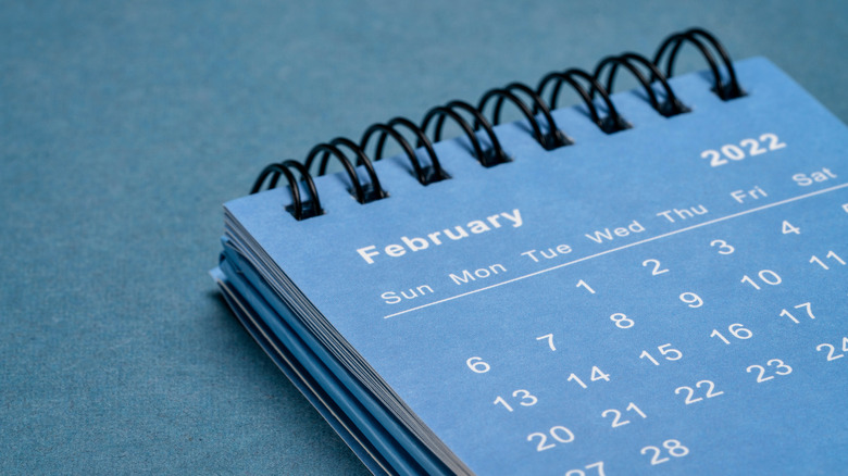 blue colored calendar