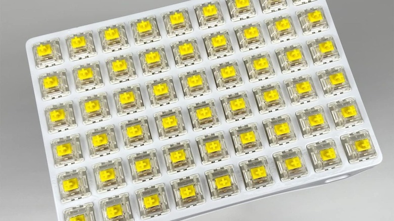Gateron Yellow Pros in a tray.