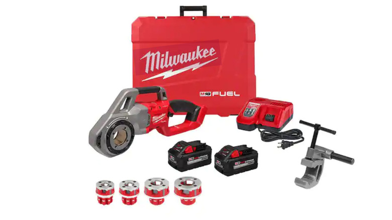 Milwaukee M18 FUEL 5 CFM Vacuum Pump Kit