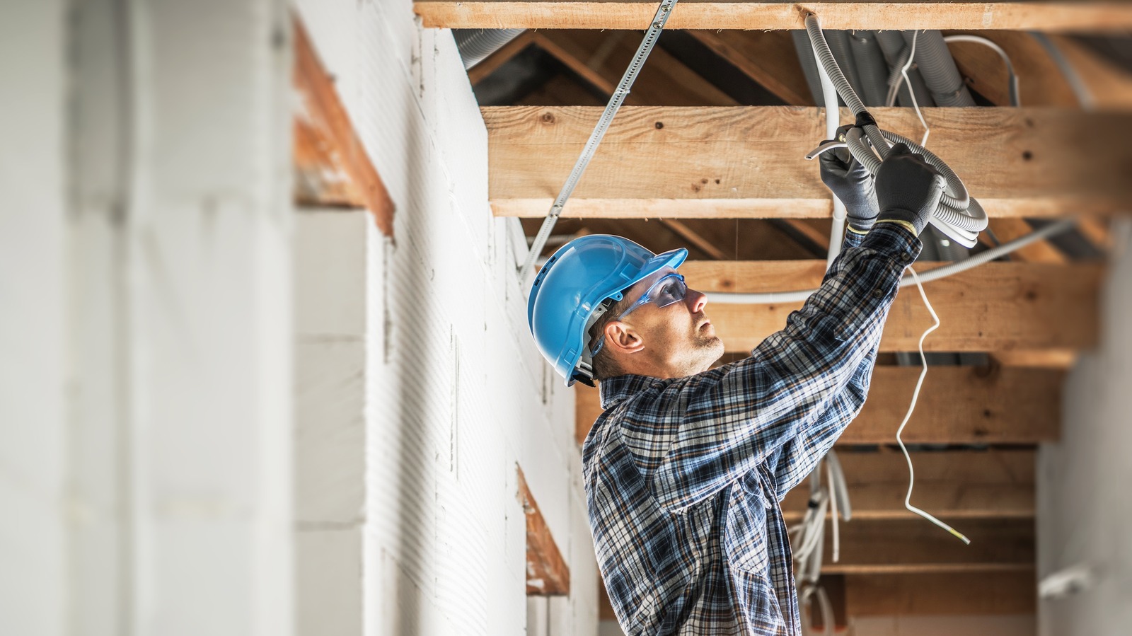 The Best Milwaukee Power Tools To Have If You re Doing Electrical Work the-best-milwaukee-power-tools-to-have-if-you-re-doing-electrical-work