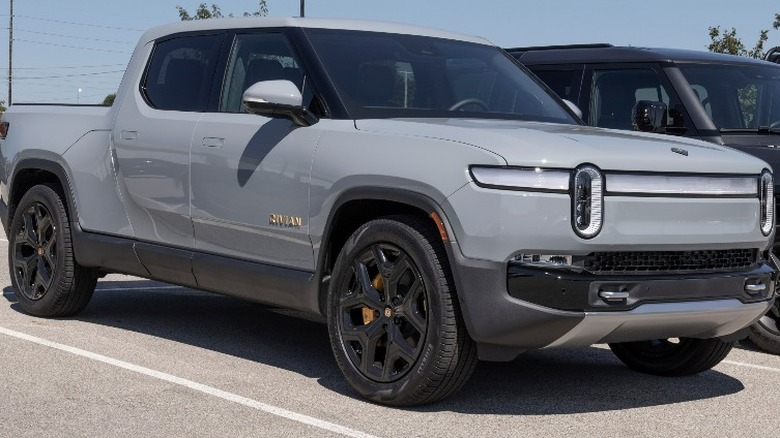 Rivian R1T headlights