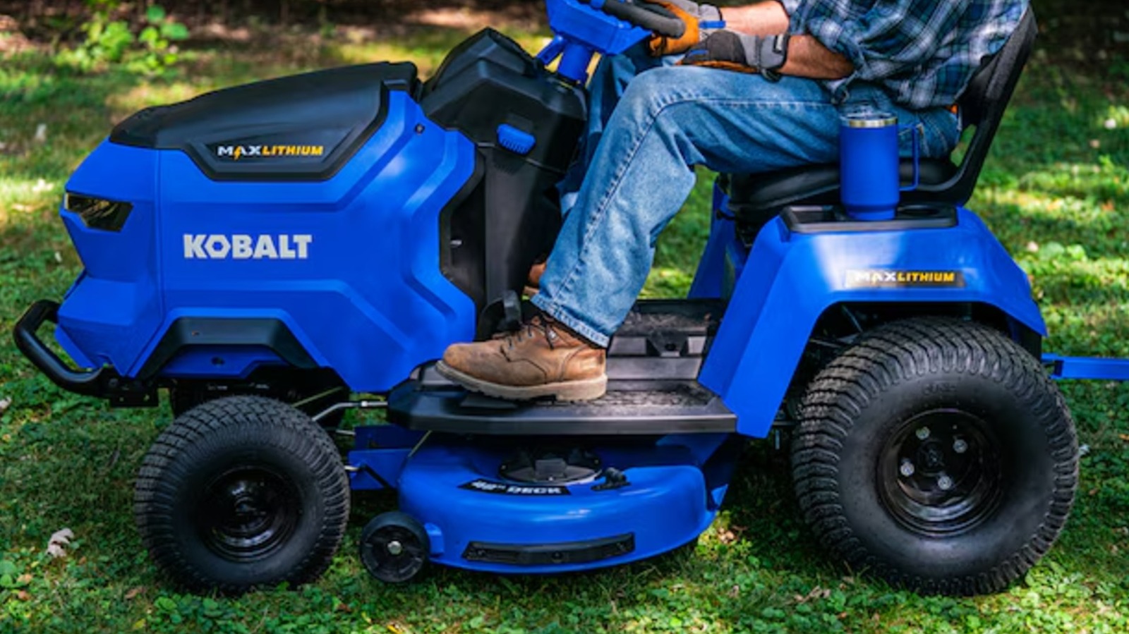 The Best Riding Lawn Mower At Lowe's For Less Than $4000, According To Users