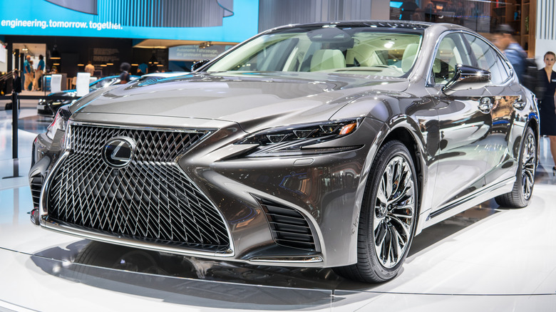Lexus LS
