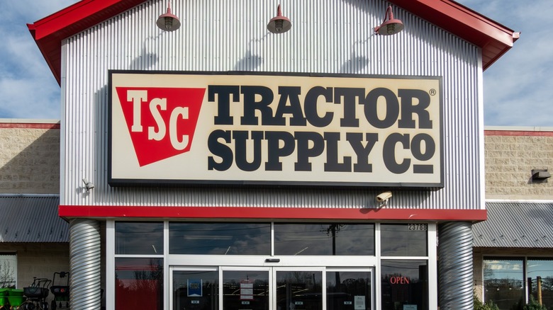 Tractor Supply storefront