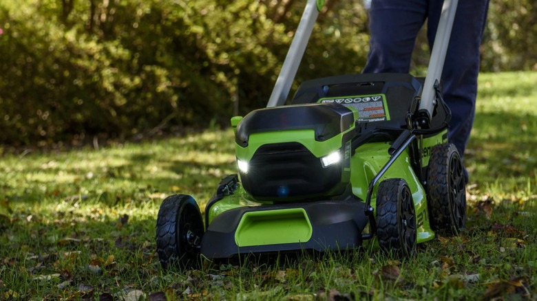 Greenworks 21-inch 60V Cordless Self-Propelled Push Lawn Mower in use