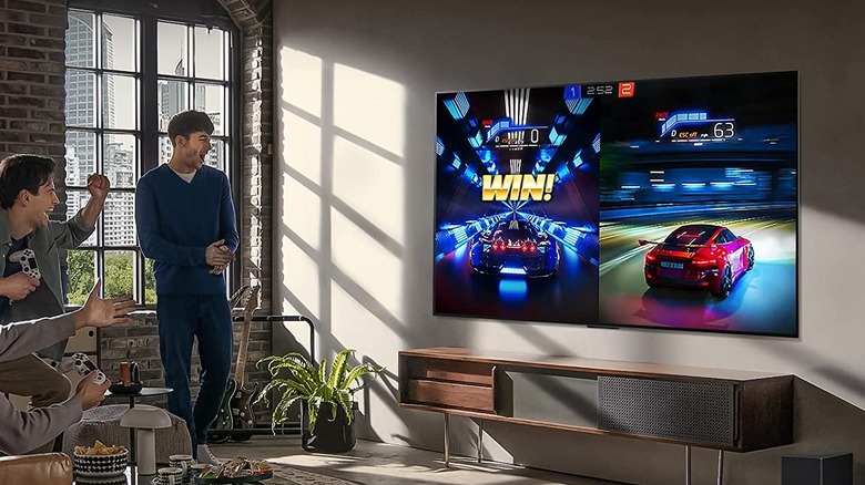 friends watching LG G3 Series OLED evo