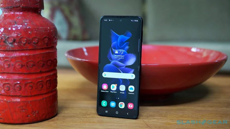 Galaxy Z Flip 3 unfolded
