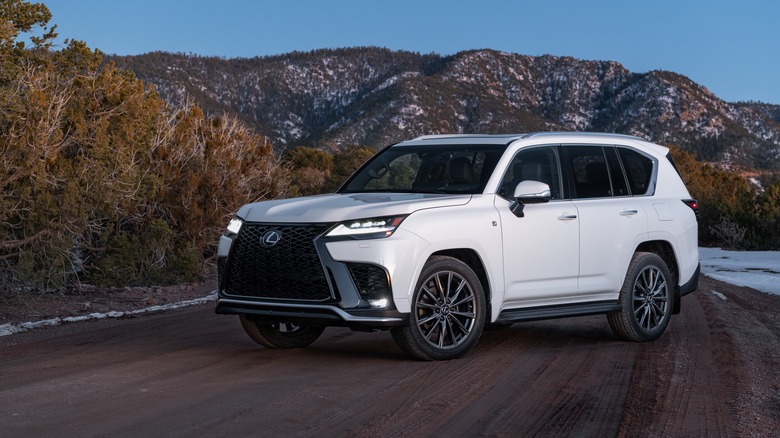 Lexus LX 600 white