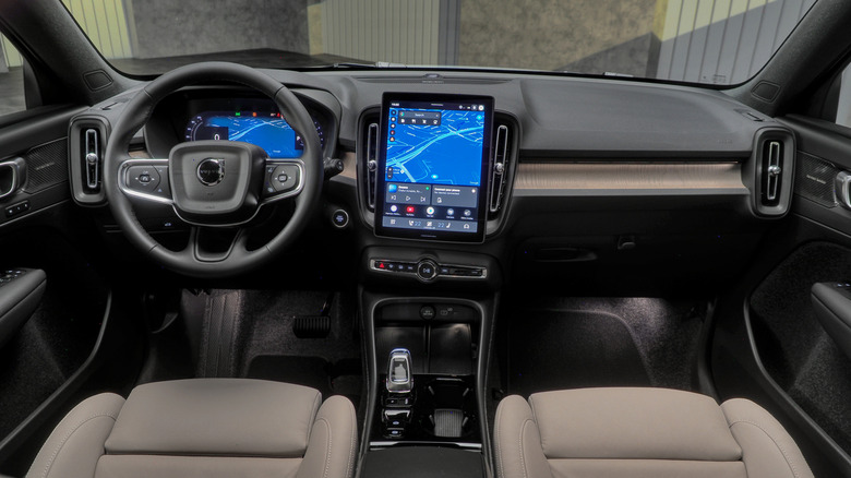2028 Volvo XC40 dashboard