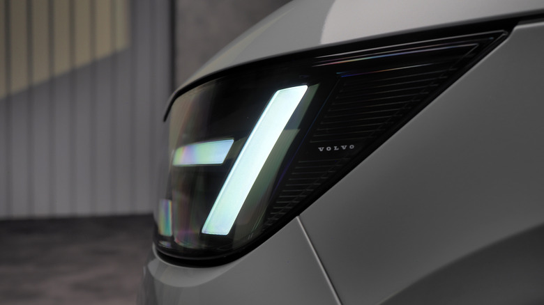 2028 Volvo XC40 headlamp detail