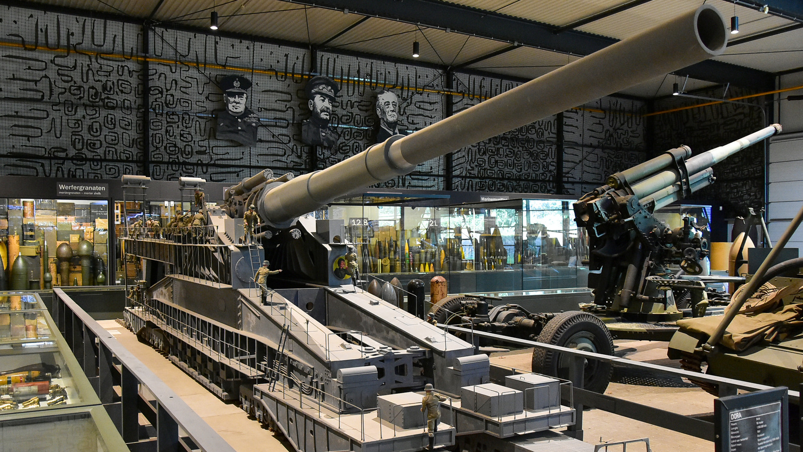 800 mm shell, used by Schwerer Gustav and Dora. Largest gun in