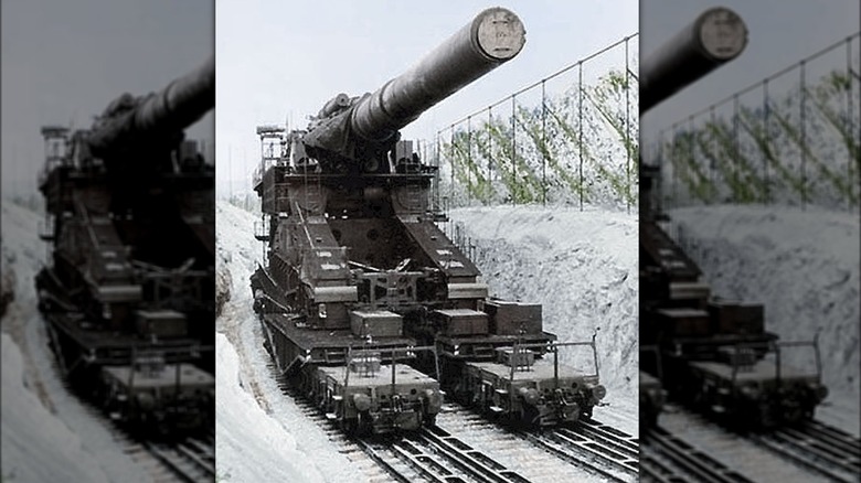 Schwerer Gustav on train tracks