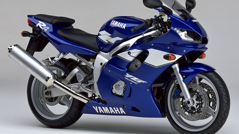 Studio photo of a blue 1999 Yamaha R6