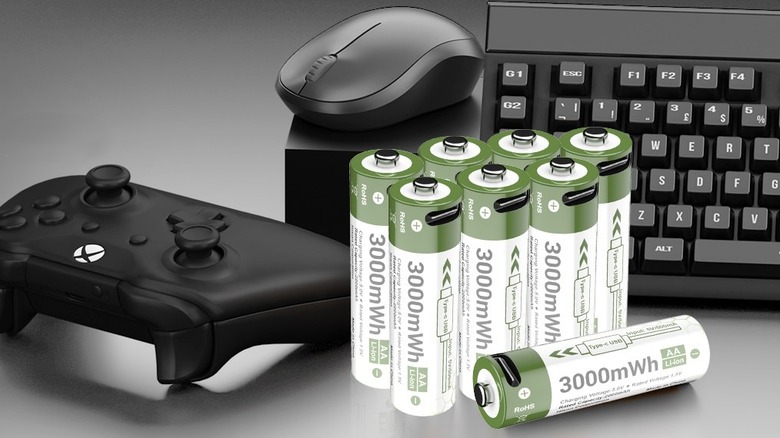 USB-C batteries with keyboard mous and game controller.jpg