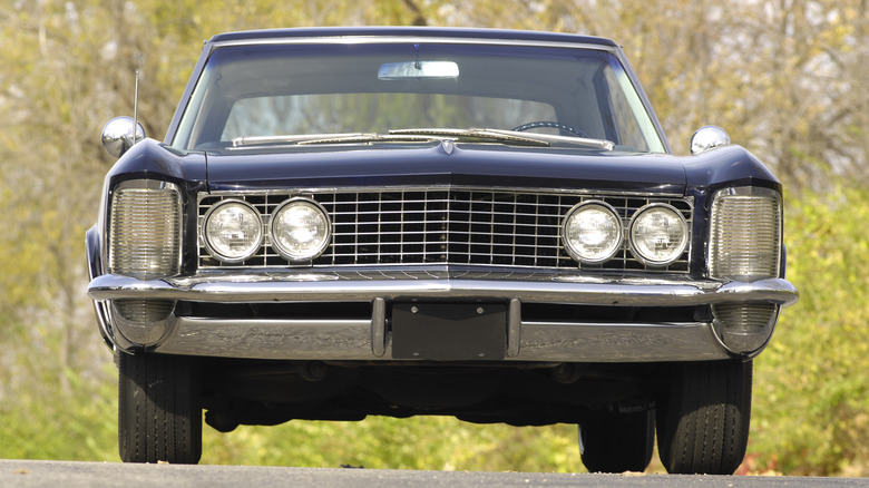 1963 Buick Riviera front end