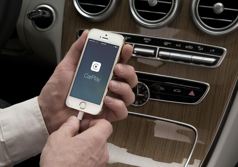 Mercedes-Benz - Apple "CarPlay"