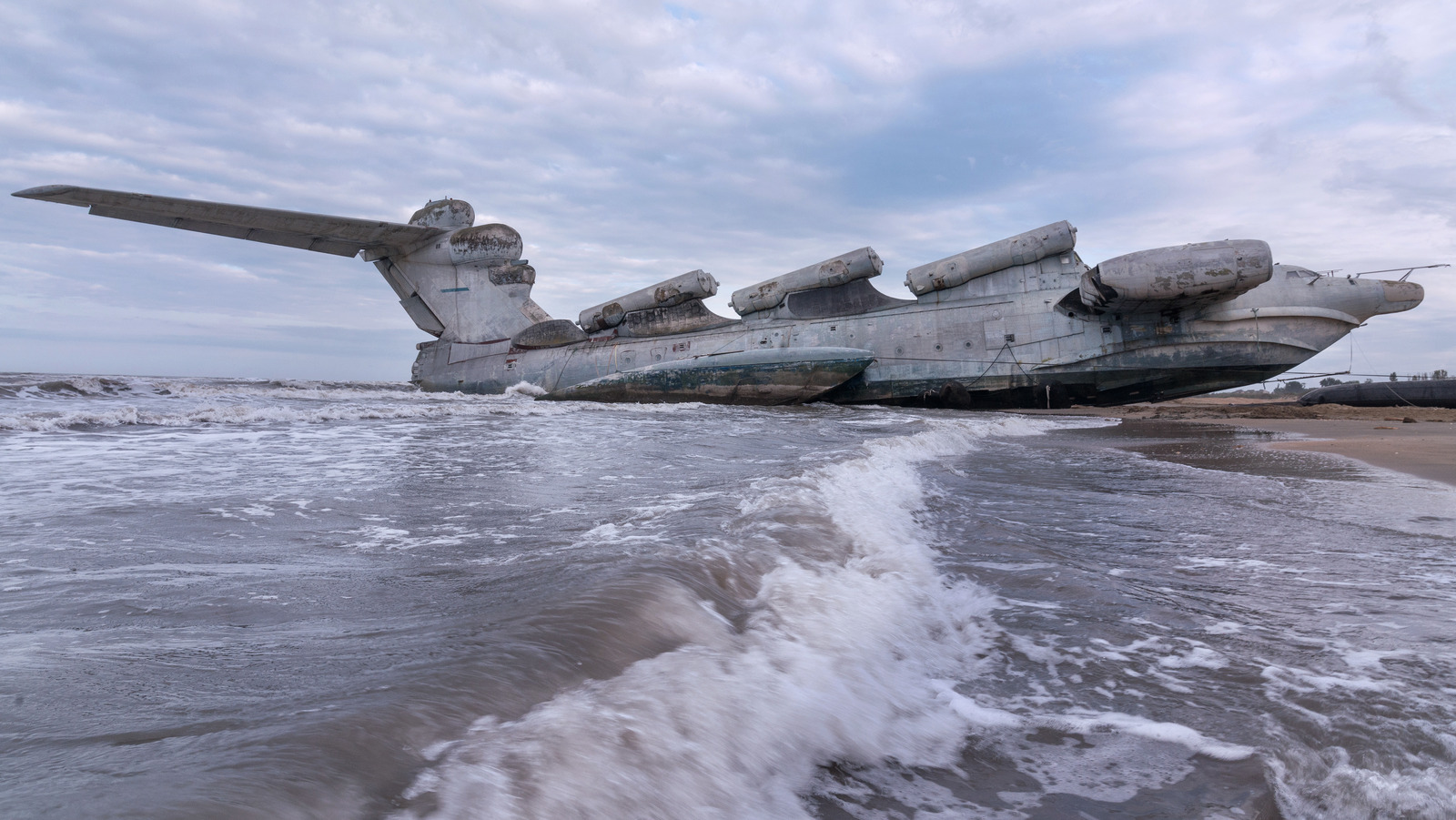 The Caspian Sea Monster: A Monumental Soviet Aircraft That Defied Convention