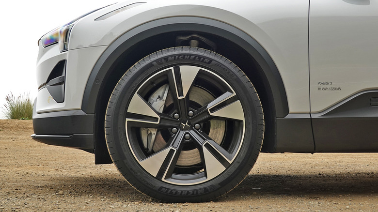 2025 Polestar 3 Long Range Single Motor front wheel and tire
