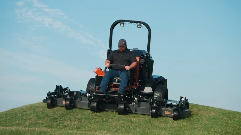 Lastec WZ1000 commercial zero turn mower