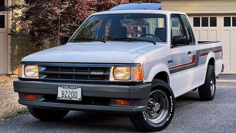 1989 Mazda B2200 truck