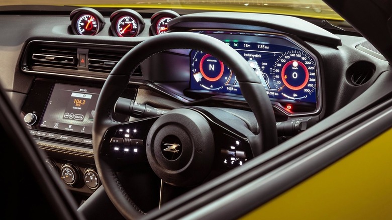 Nissan Z gauges and cockpit