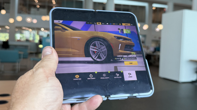 Game on a folding phone