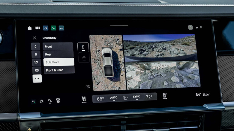 Close shot of center display screen in GMC Sierra 1500, showing split-view option