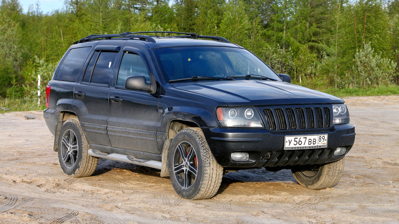 Muddy Jeep Grand Cherokee