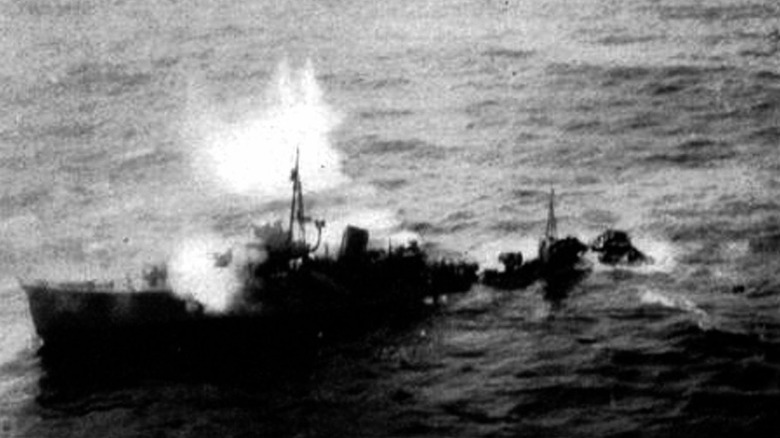 The Japanese Chidori-class torpedo boat Tomozuru sinking