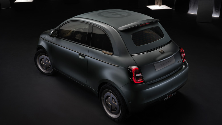 Fiat 500e indoor showcase