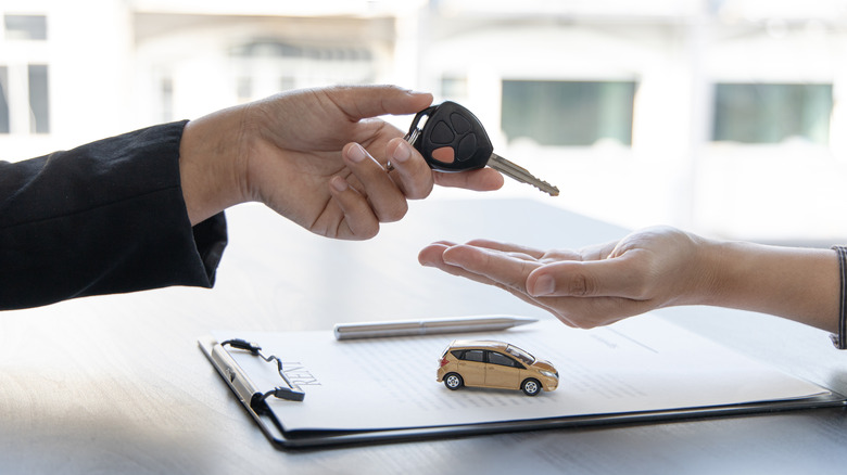 Car sale handing over key