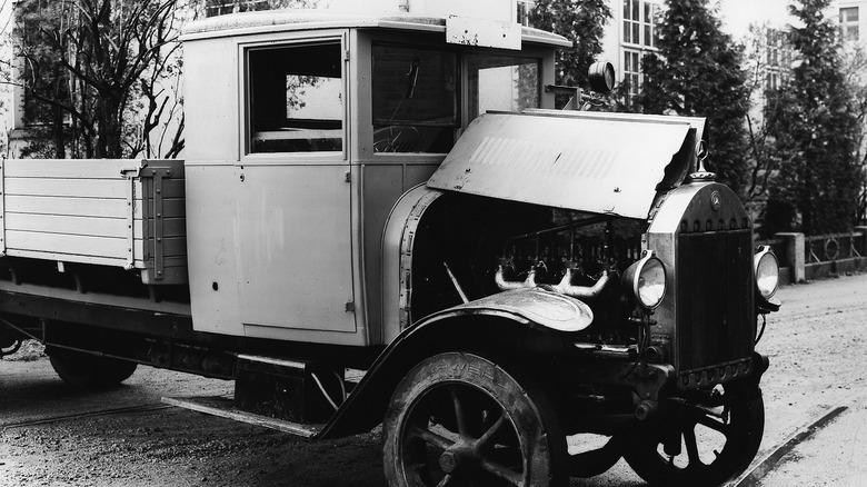Benz & Cie. Typ 5K3, close-up of right-side of cab