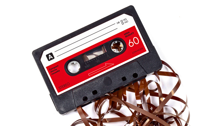 Cassette with loose ribbon