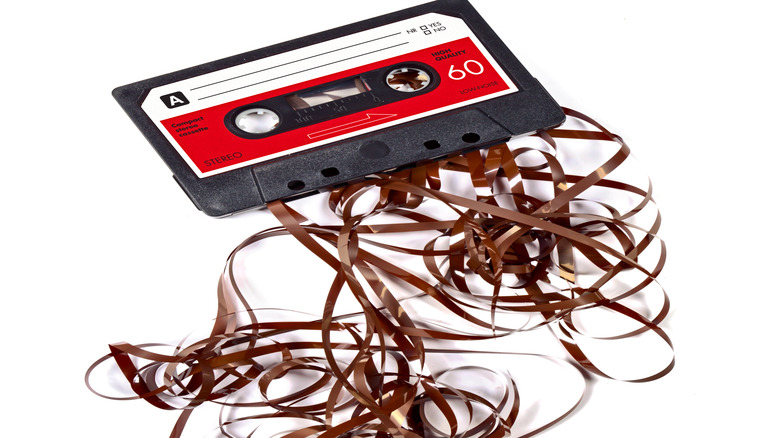 Cassette with loose ribbon