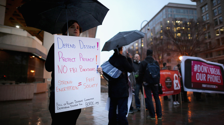 protestors demonstrate outside the FBI headquarters against a move by the federal government to force the company to create a "backdoor" to the iPhone