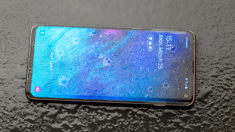 Galaxy S10 in rain