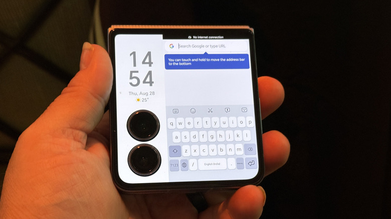 Honor V2 Flip in a man's hand