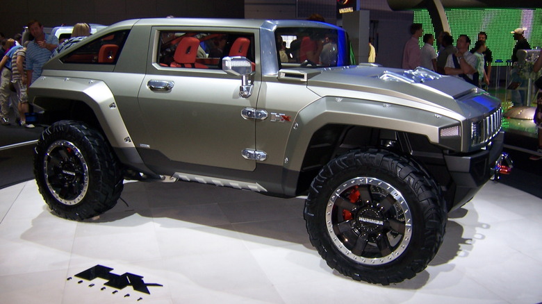 Hummer HX Concept showroom display