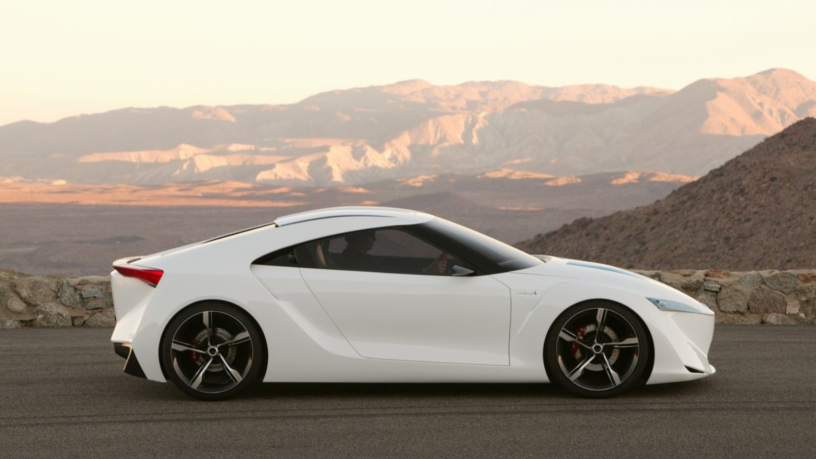 O carro-conceito esquecido da Toyota que ainda parece futurista hoje