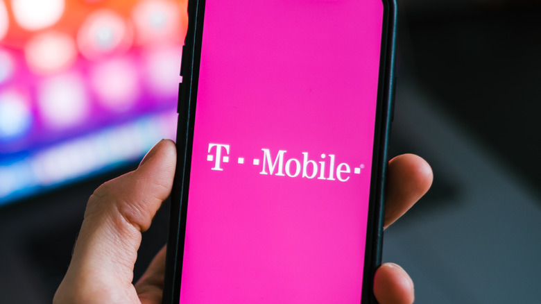 magenta tmobile logo smartphone