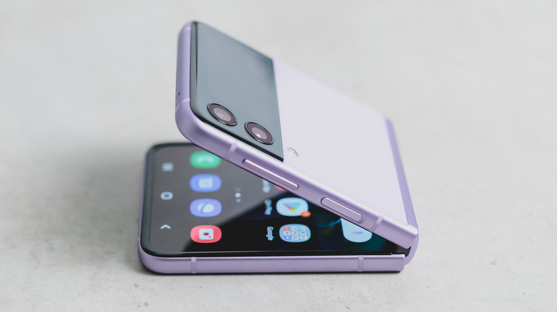 Samsung Galaxy Z Flip 3 in purple