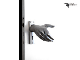 hand-le doorknob