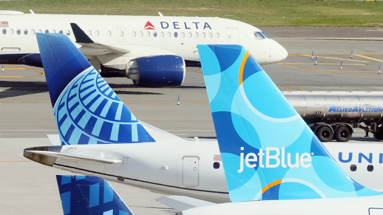 Jetblue and Delta planes